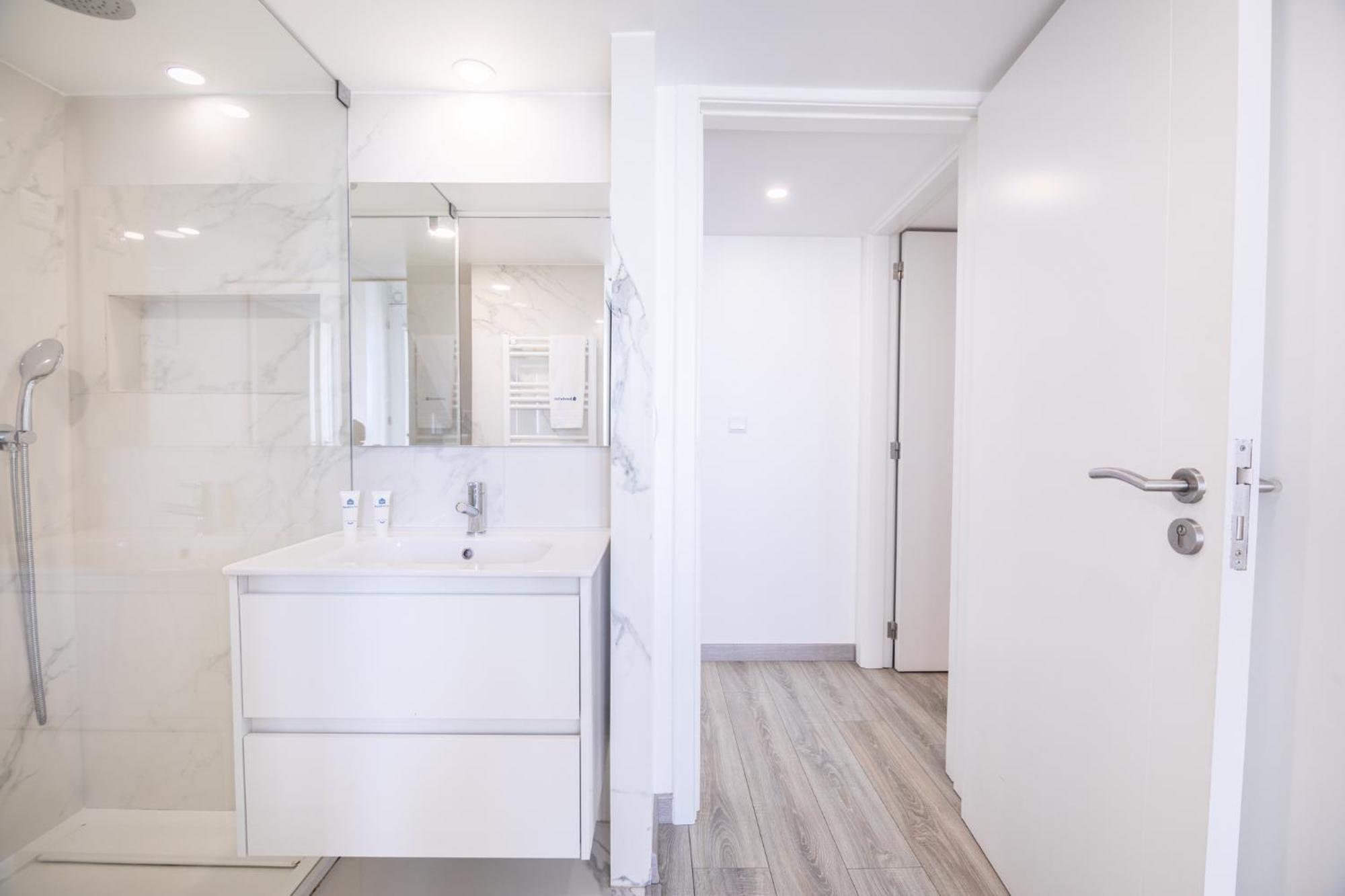 Deluxe Spacious Flats W Mezzanine By Host Wise Apartman Porto Kültér fotó